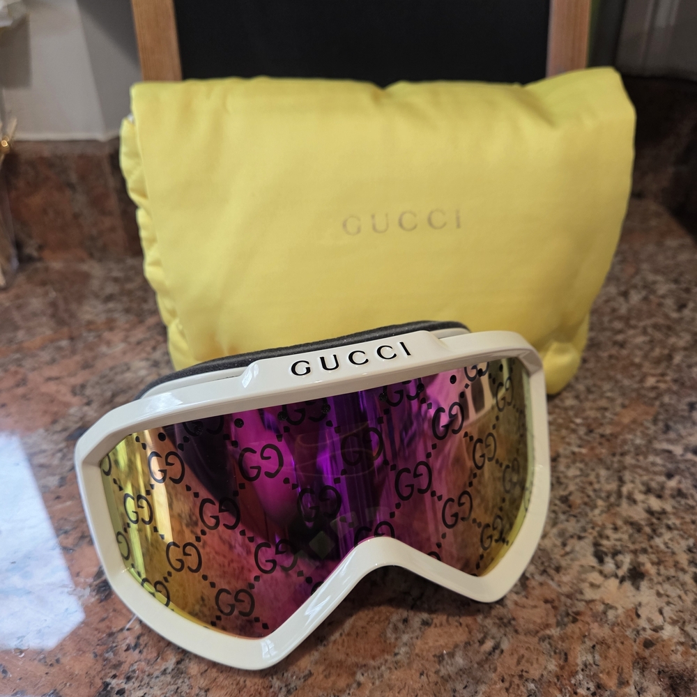 Gucci White Frame Ski Goggles with Pink-Purple Mirrored GG Lens